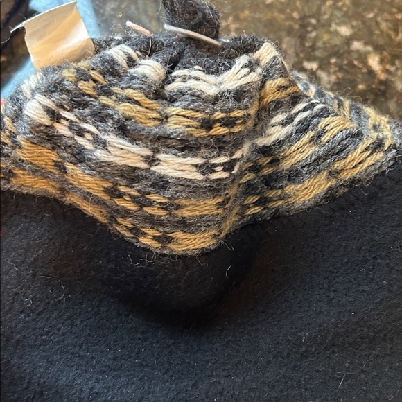 Turtle Fur Wool Hat with Pom Pom. fleece Lining. Snowflakes. Skiing. Outdoor - Picture 14 of 14